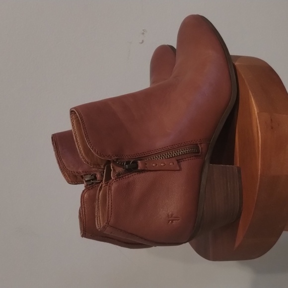 Frye Shoes - FRYE Brown Boots Size 9.5 Judith Double Zip Leather Ankle Boots Brown EUC w/box